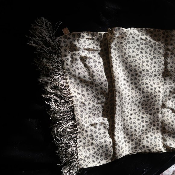 VINTAGE black and white silk scarf - Picture 3 of 3